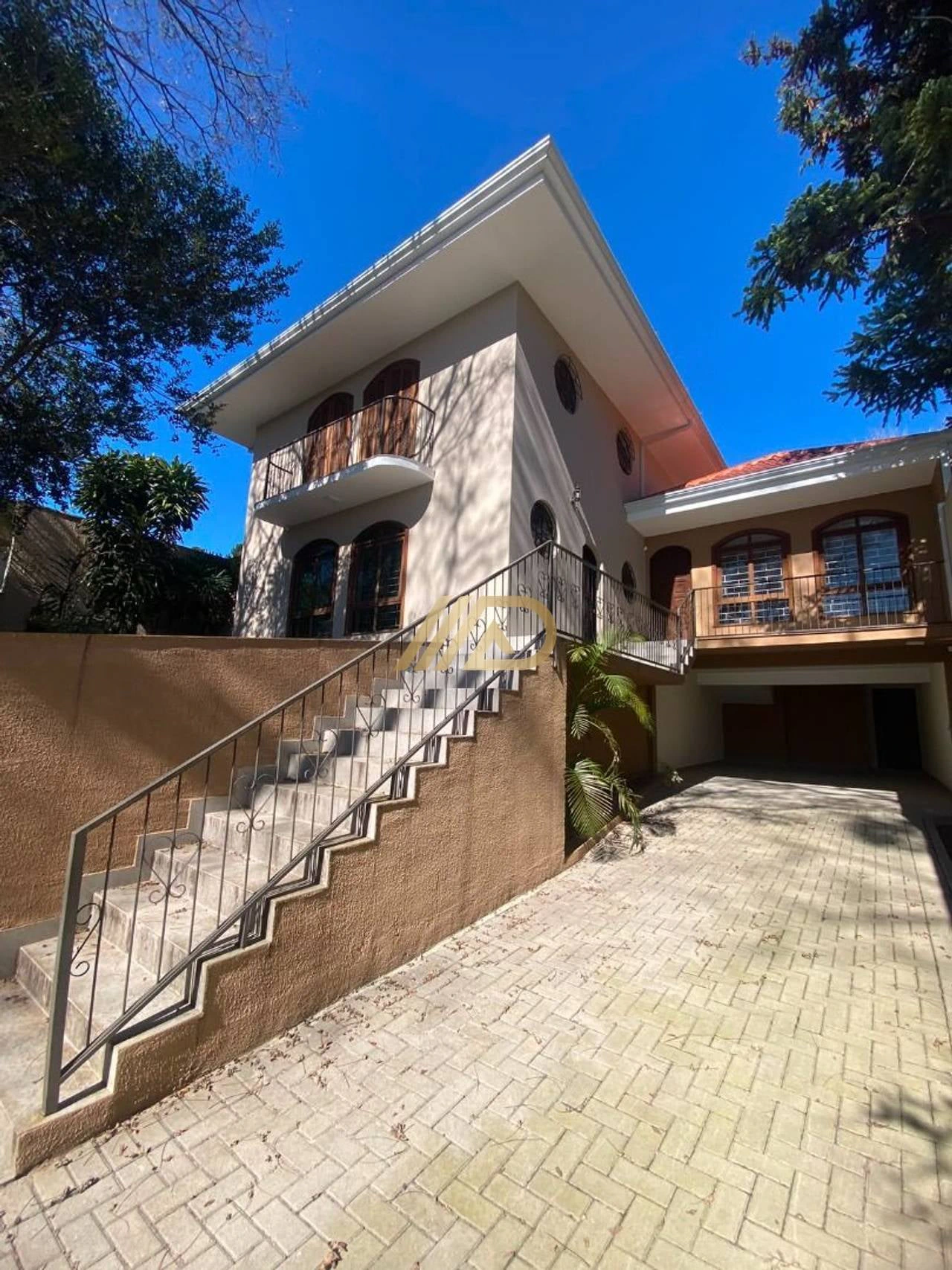 House with 4 bedrooms, 3 baths and 4 parking spots, 607 m² — photo 2
