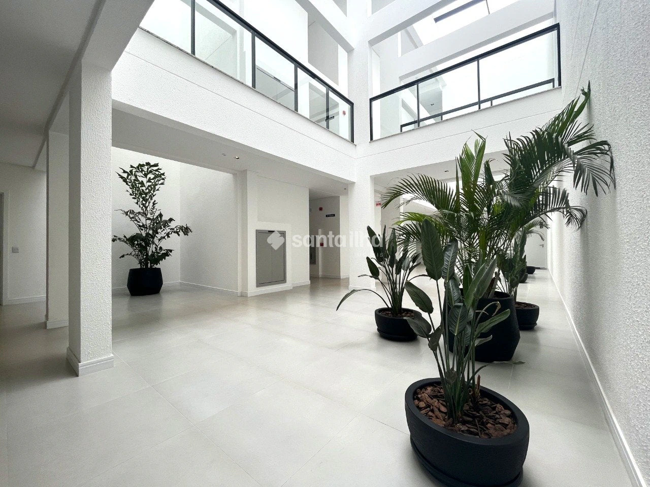Balcony with a grill in a 2-bedroom apartment, 59 m² — photo 27