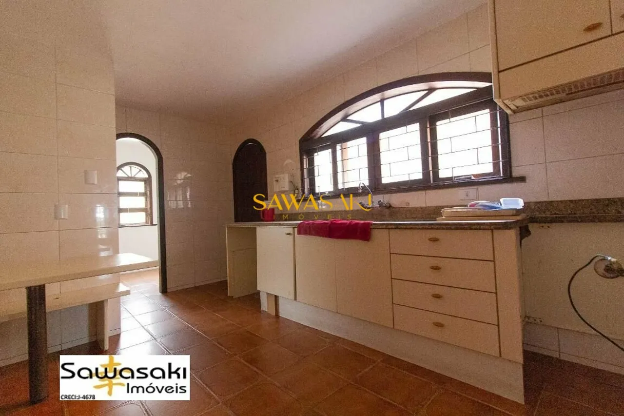 House with 5 bedrooms and 5 bathrooms — photo 11