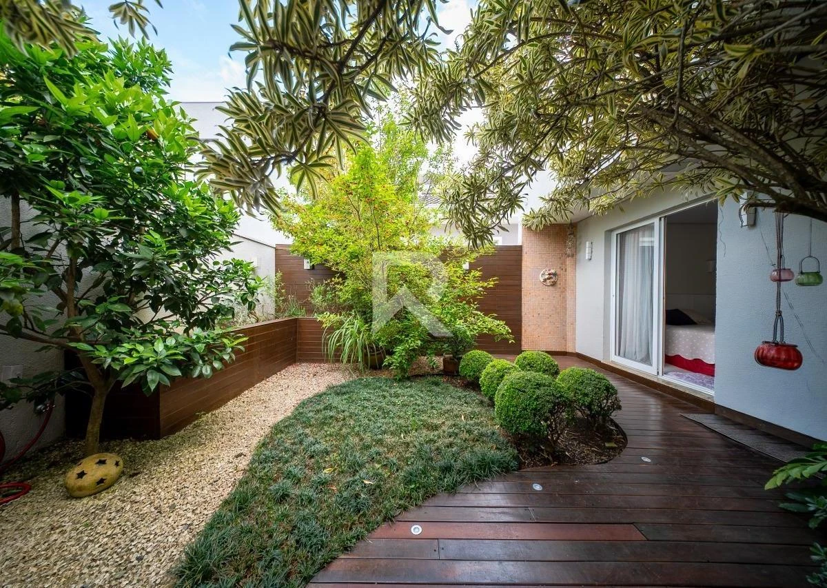 4-bedroom house with a grill on the balcony — photo 12
