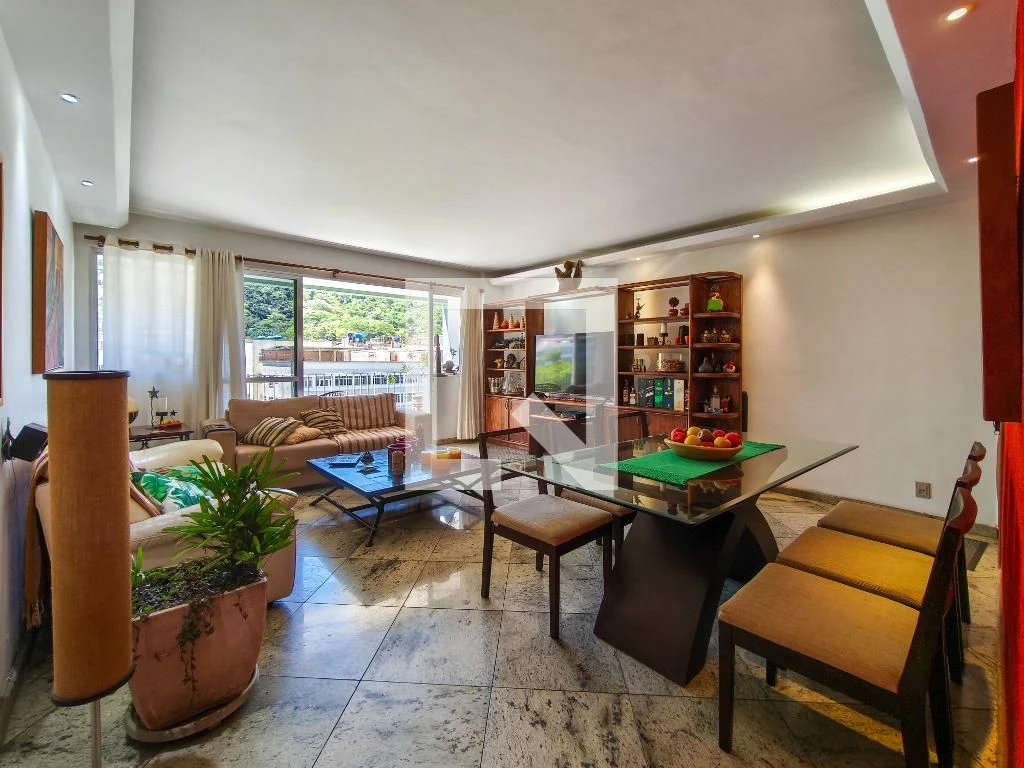 Furnished 4-bedroom apartment with balcony — photo 23