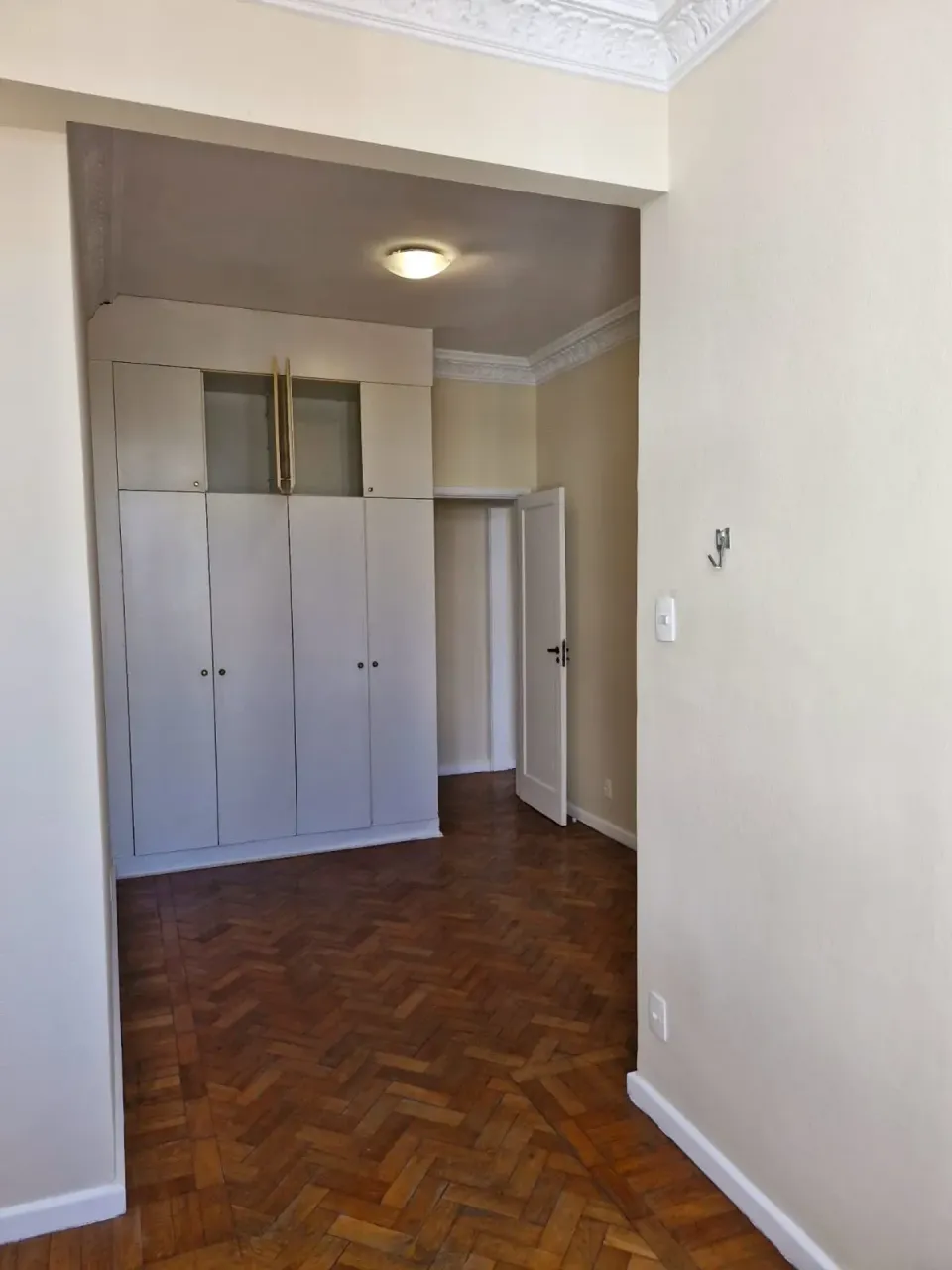 65 m² apartment with a closed kitchen and gas stove — photo 6