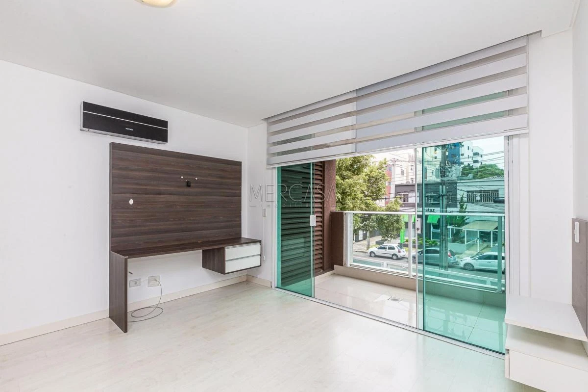 One-bedroom apartment in a building with a pool — photo 6
