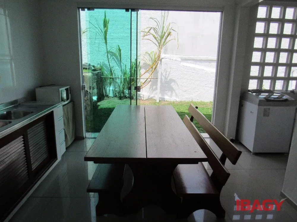 House with 4 bedrooms and 380 m², 2 parking spots — photo 34