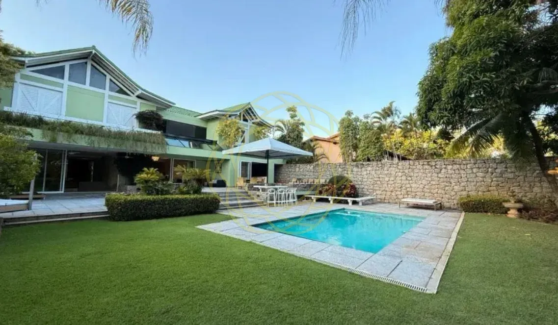 Rental house with 4 bedrooms and 5 bathrooms