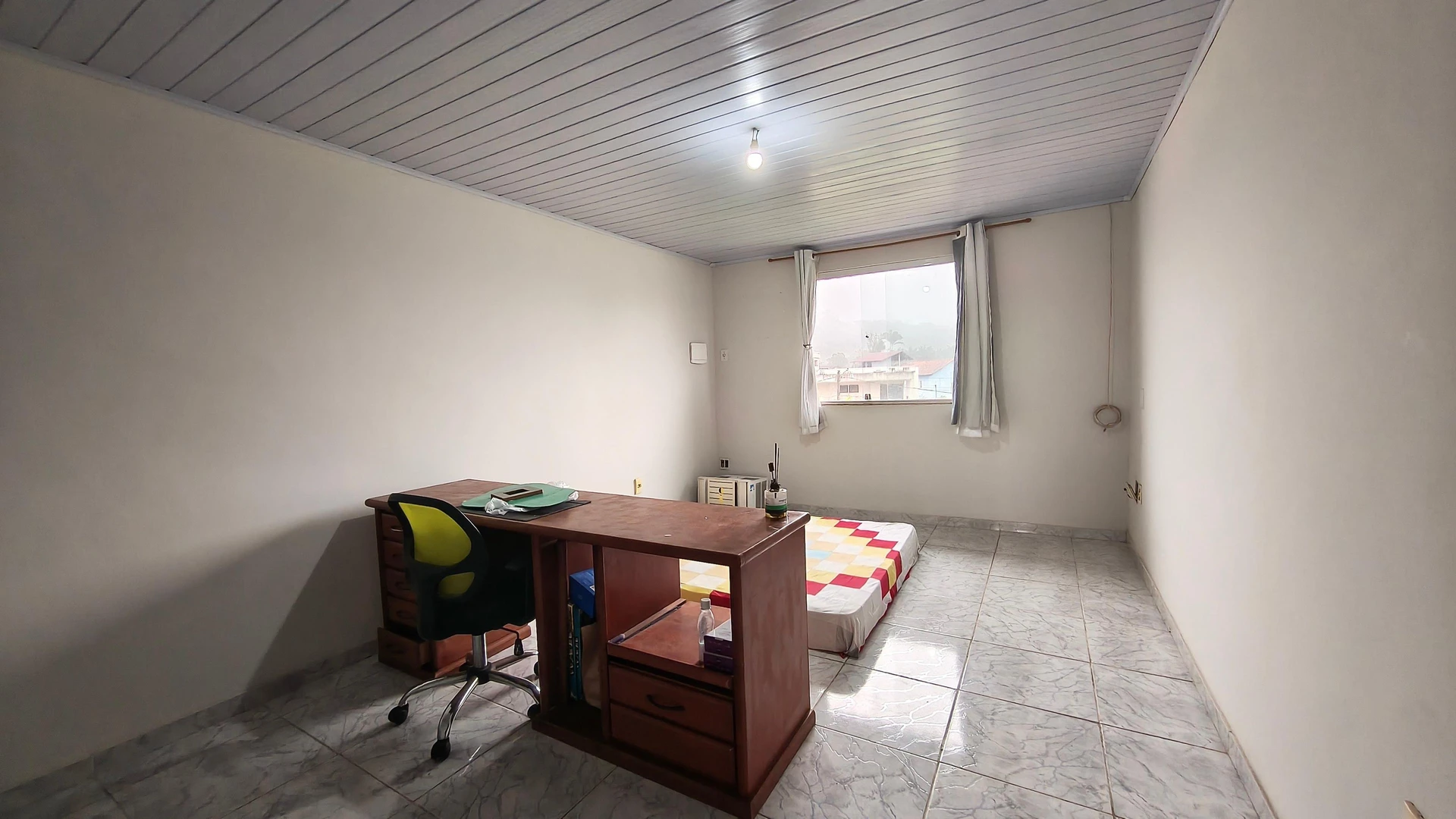 Casa con 4 dormitorios, 3 baños y jardín privado — photo 19