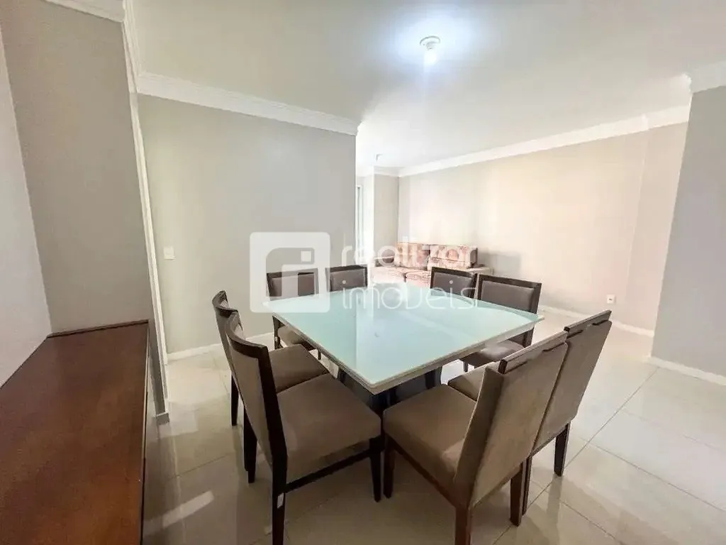 4-bedroom apartment in a building with a pool — photo 29