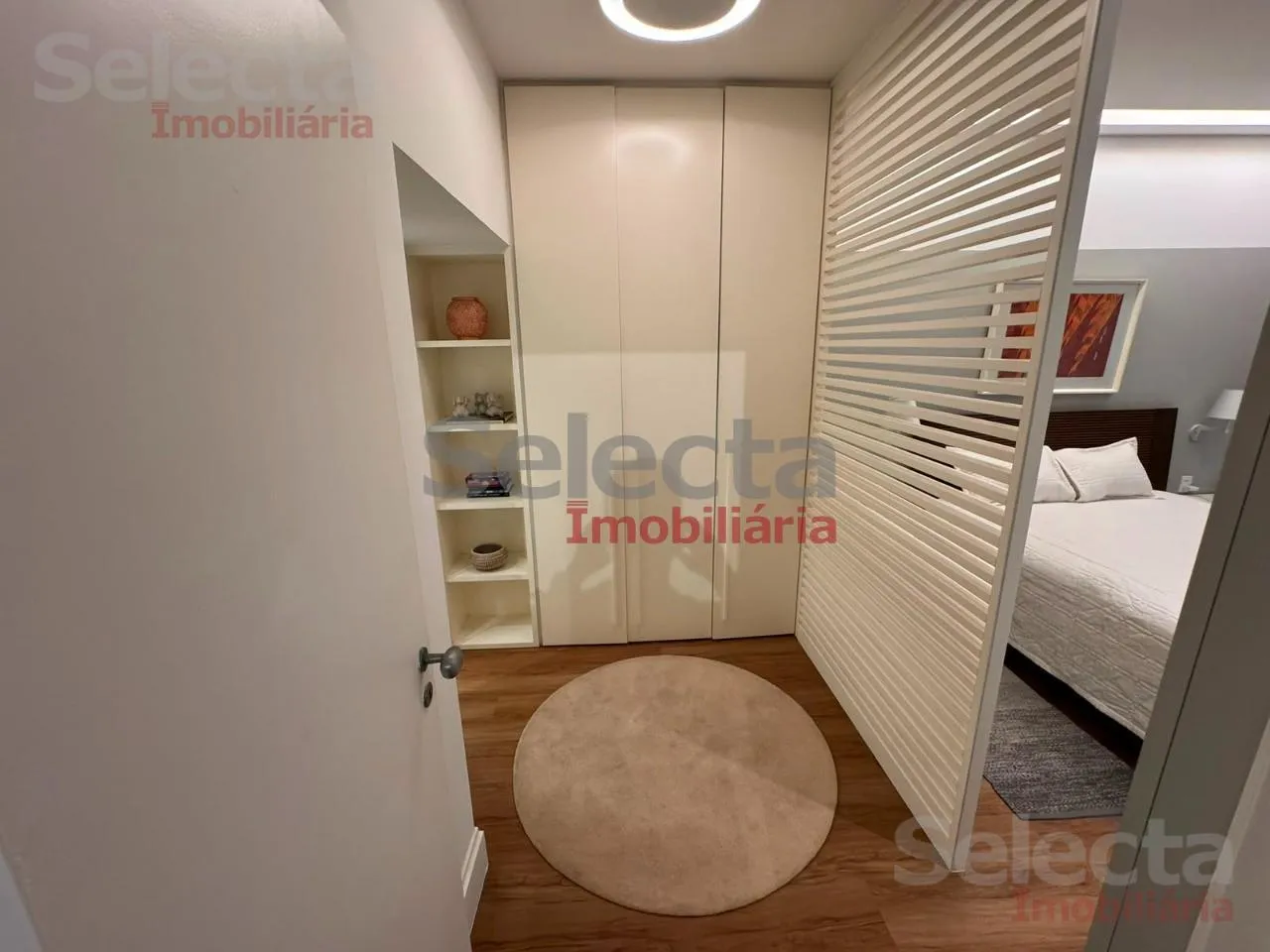 Furnished apartment with 4 bedrooms and a work desk — photo 19