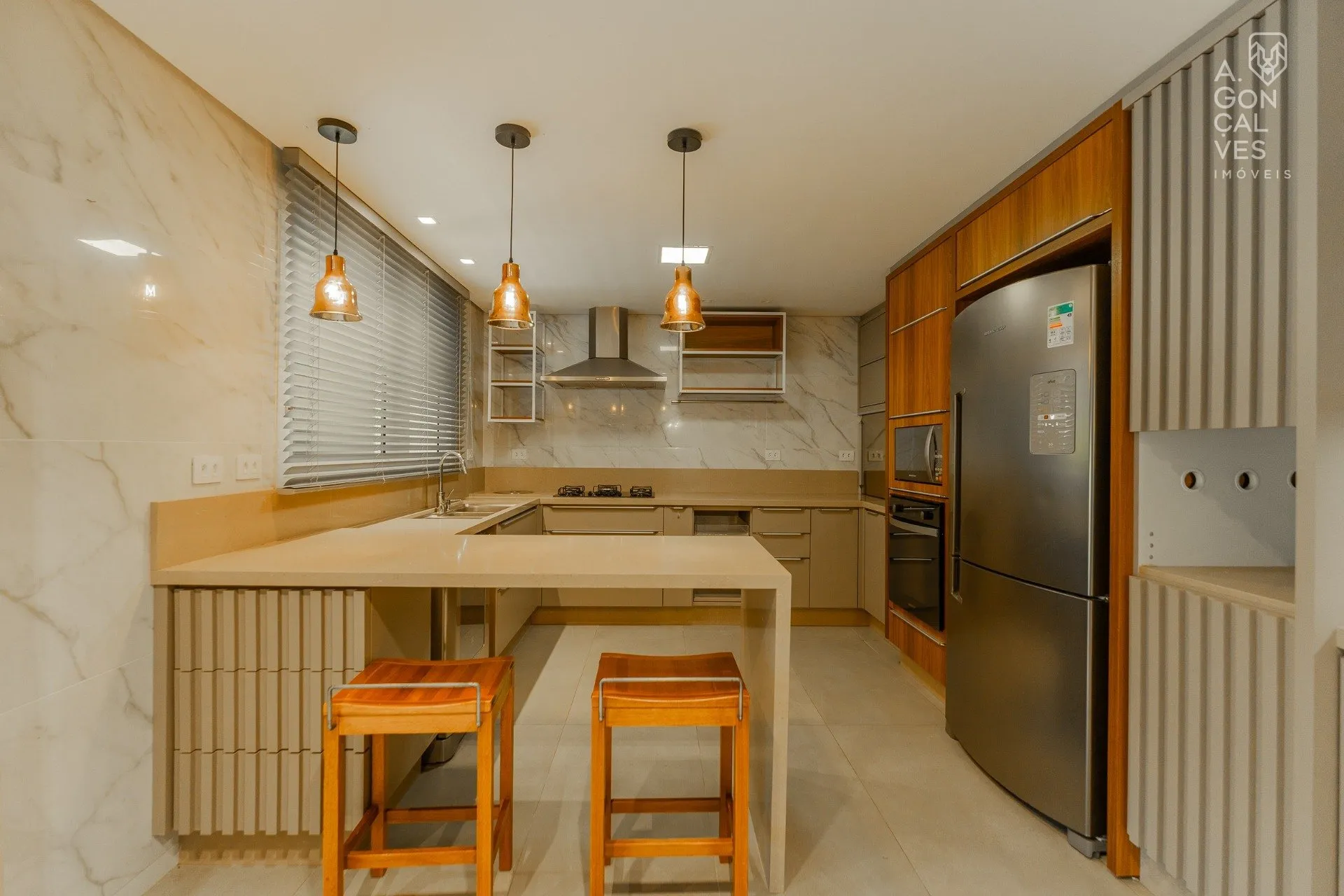 House with 4 bedrooms and 5 bathrooms, 5 parking spots — photo 17
