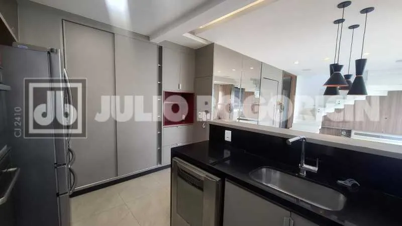 4-bedroom apartment with floor-to-ceiling windows — photo 18