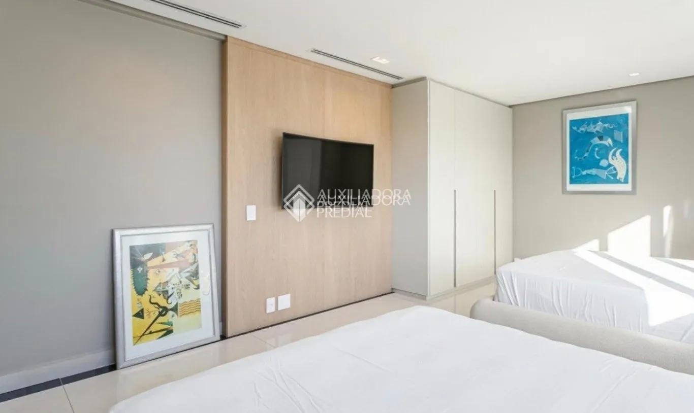 Furnished house with 6 en-suite bedrooms and 7 baths — photo 24