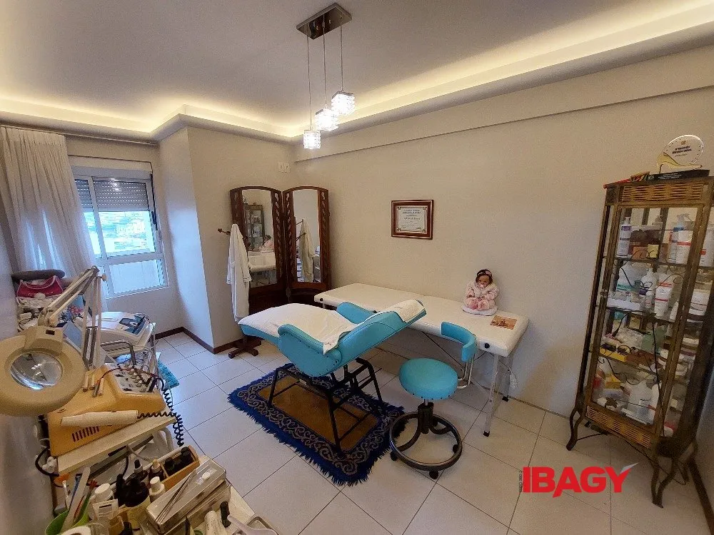 Apartamento amueblado de 4 dormitorios con balcón cerrado y 159 m² — photo 24