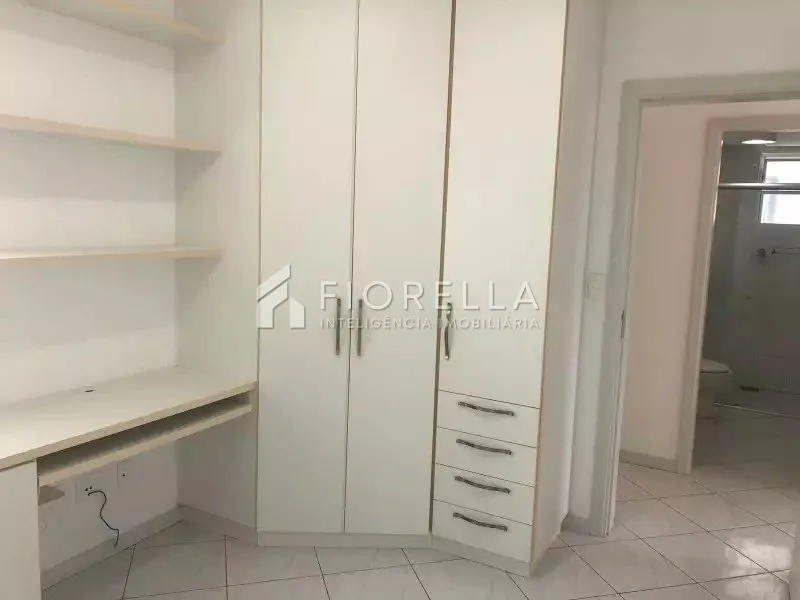 3-bedroom apartment with a glass-enclosed balcony — photo 8