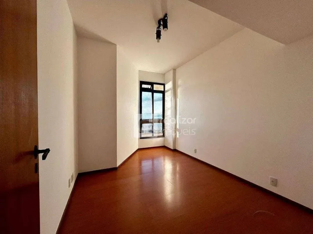 4-bedroom apartment with 3 en-suite baths and 303 m² — photo 38