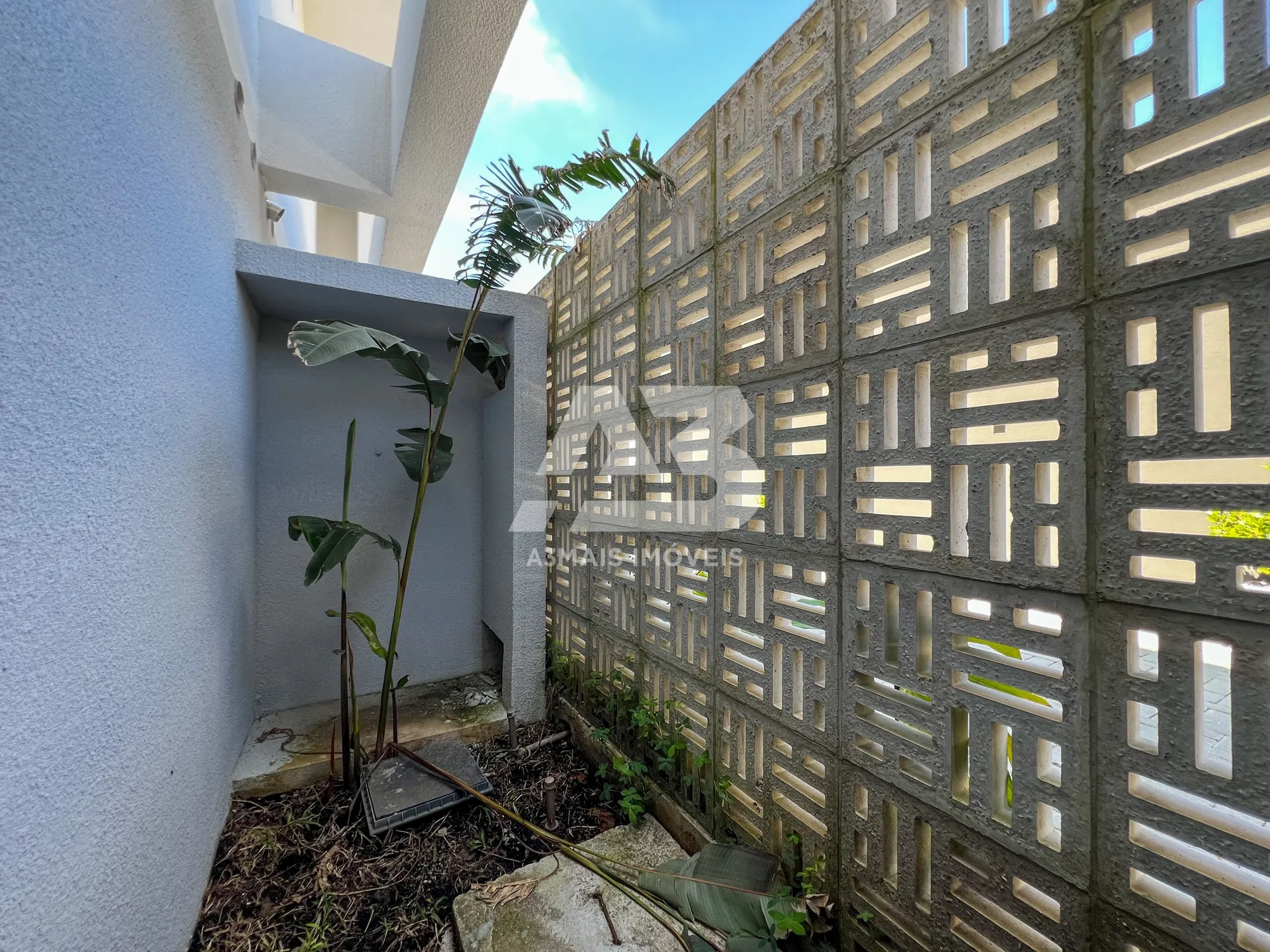 Glass-enclosed balcony in a 3-bedroom house, 137 m² — photo 23