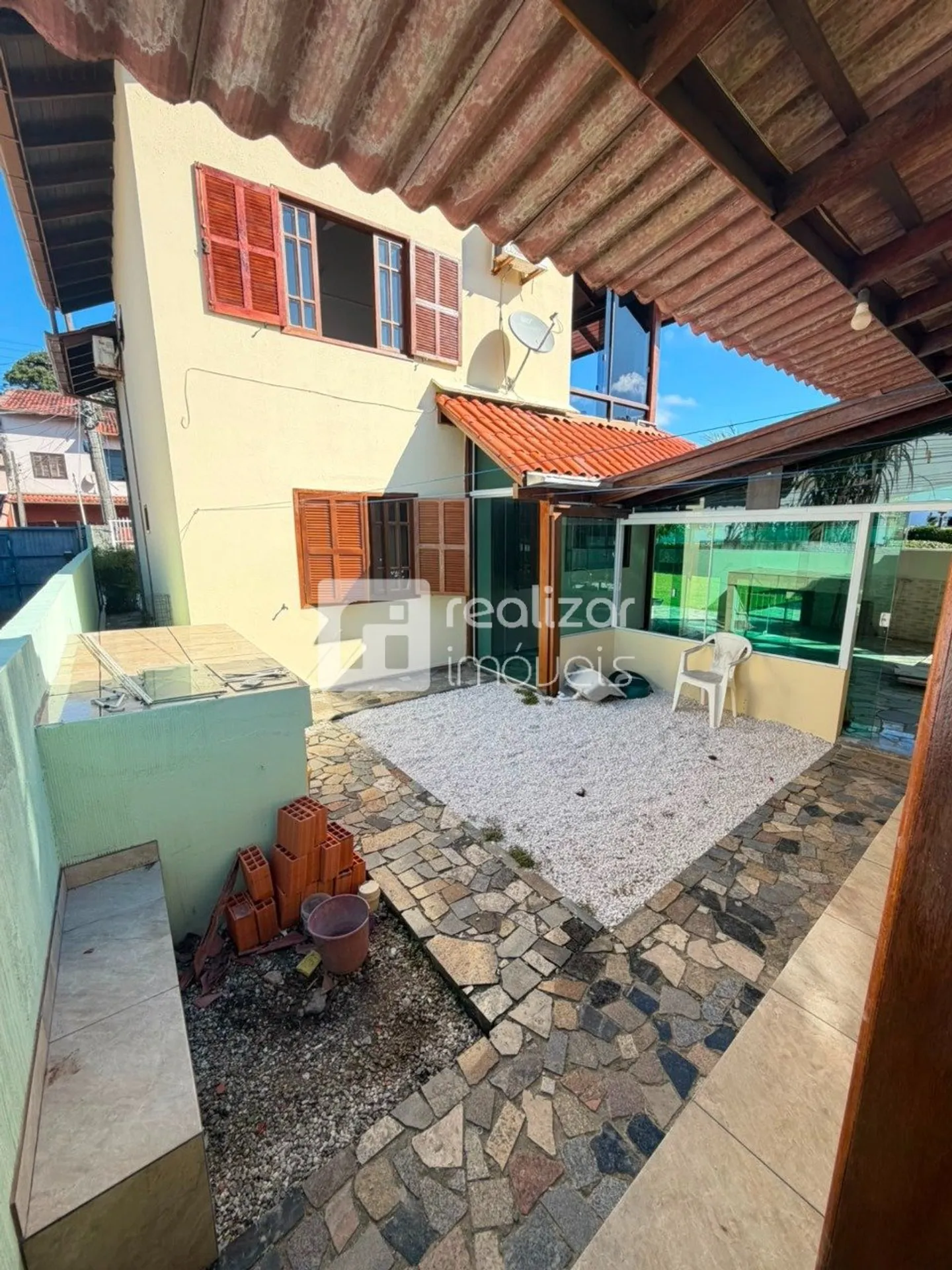 House with 5 bedrooms and a private garden — photo 19