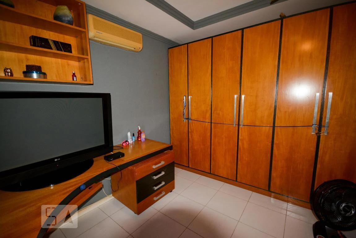 5-bedroom house with 6 bathrooms, 500 m² and 4 parking — photo 31