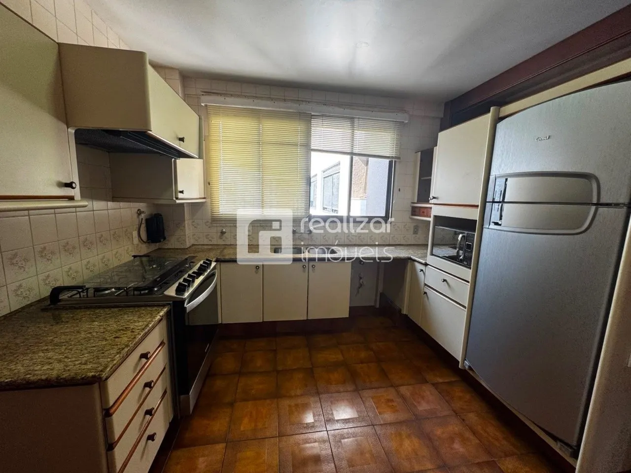 Apartamento de 290 m² com 4 dormitórios e varanda envidraçada — photo 56