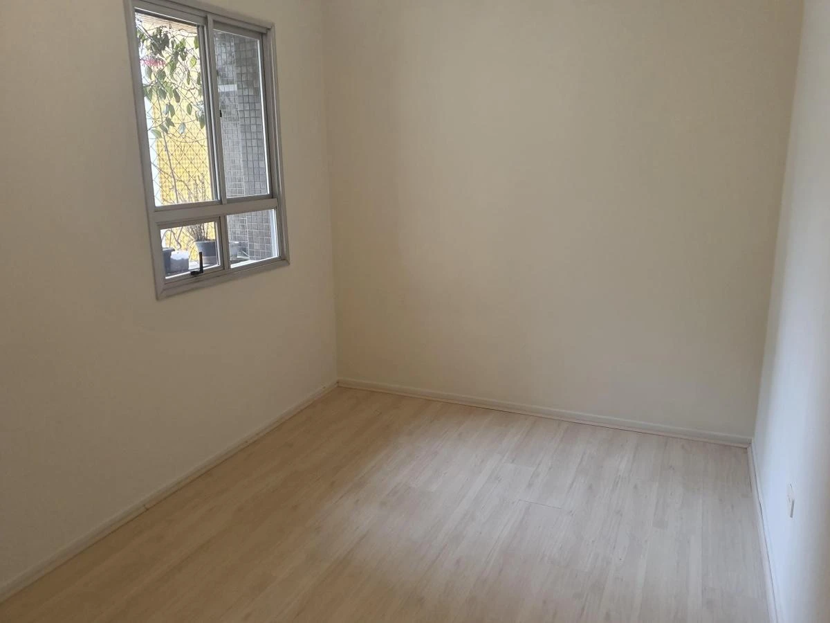 Apartment, 61 m², with wood or laminate floors — photo 4