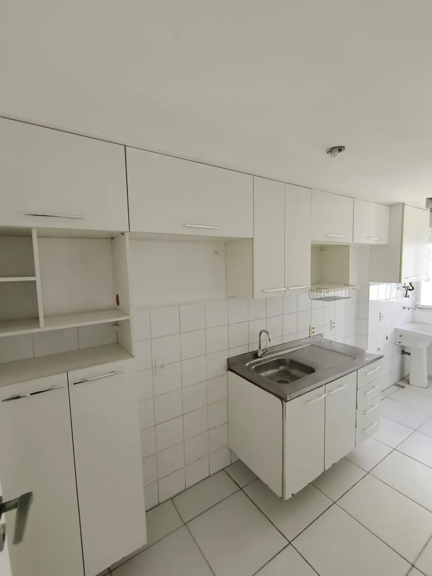 Unfurnished 2-bedroom apartment with 2 bathrooms — photo 23