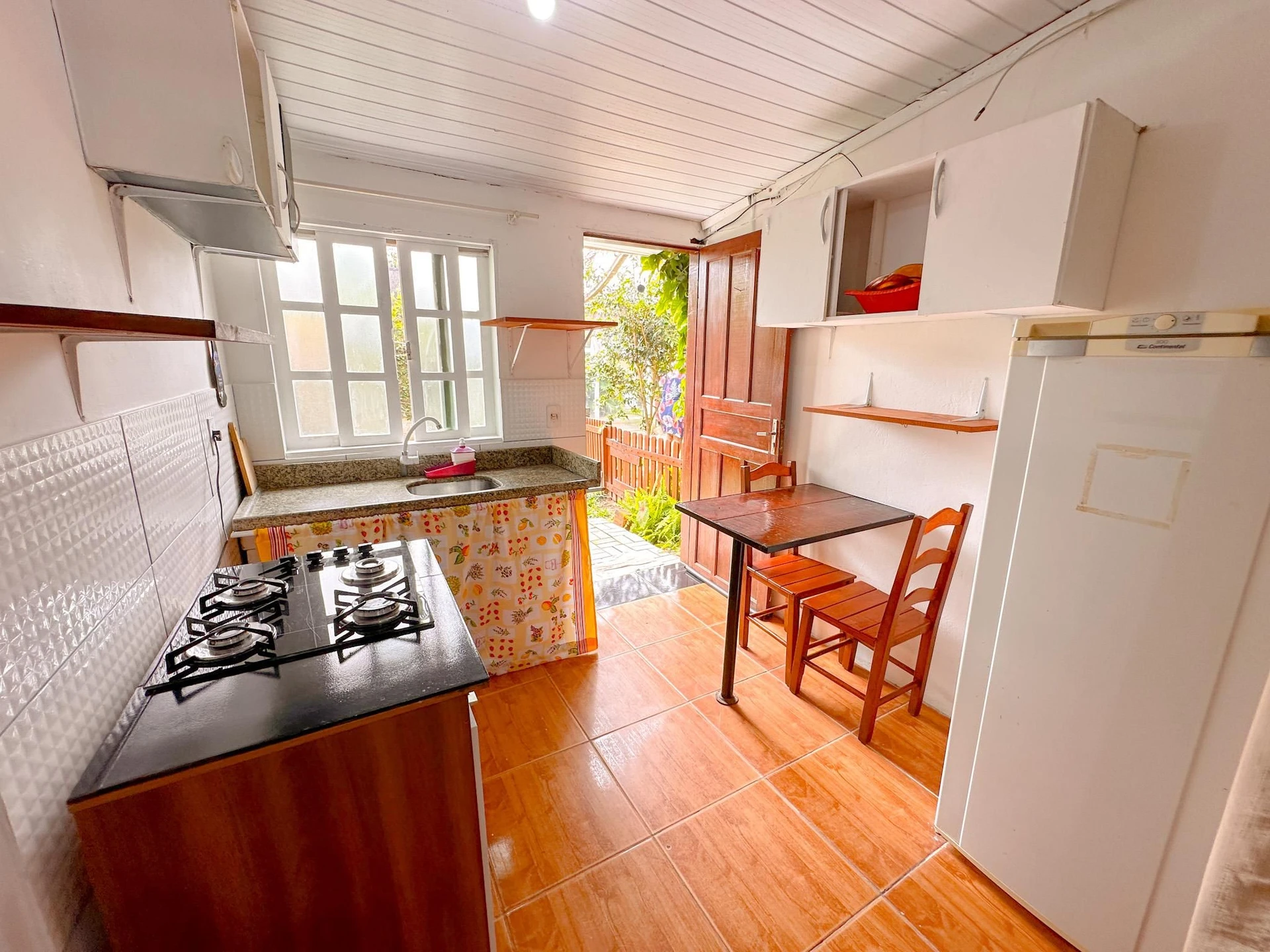 Furnished studio with 1 bedroom and private garden — photo 2