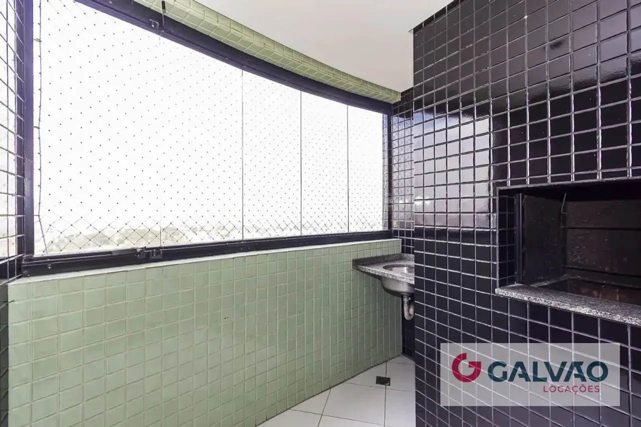 Balcony with a grill in a 3-bedroom apartment, 87 m² — photo 17
