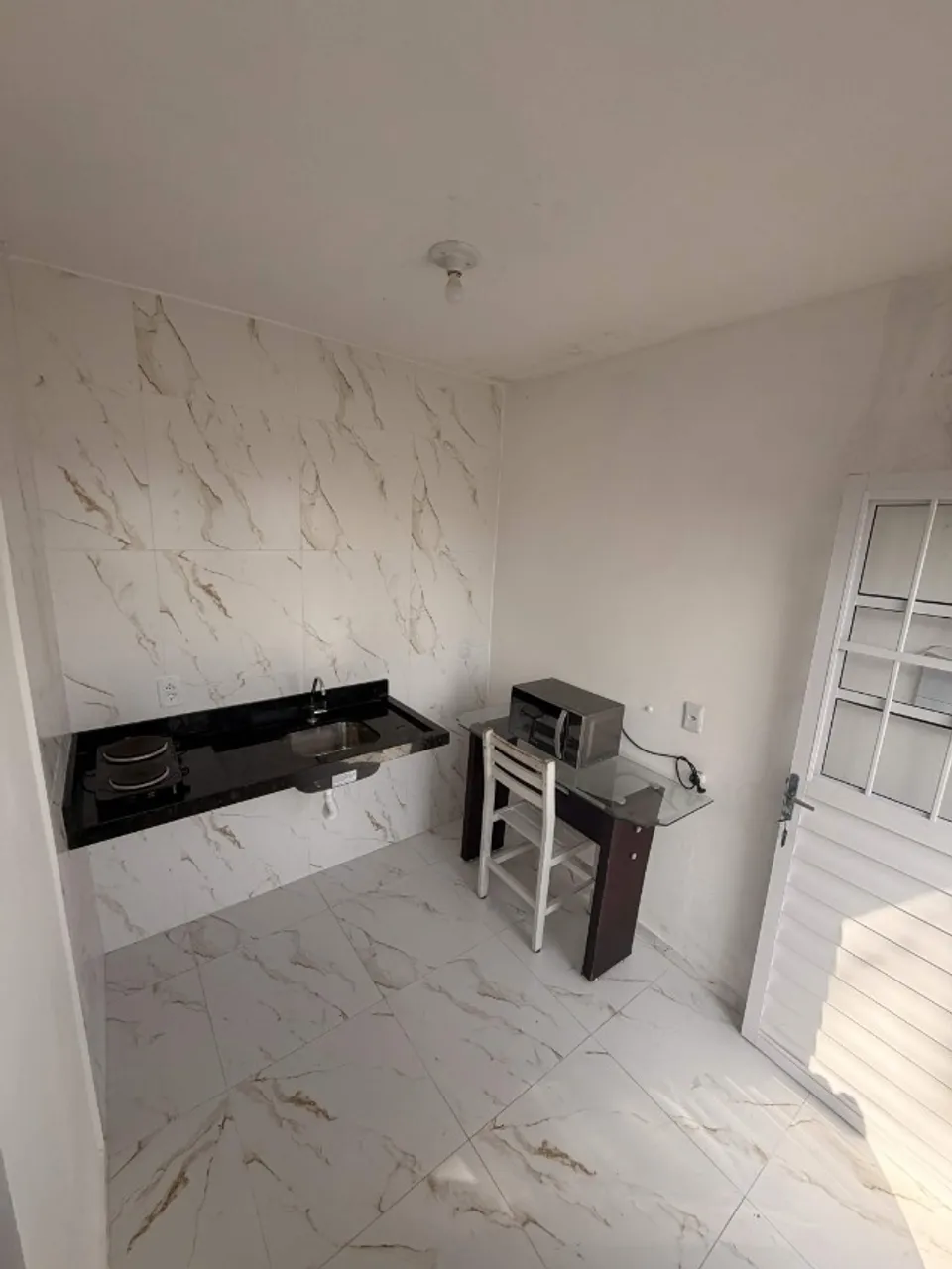 1-bedroom apartment with electric showerhead and 1 parking spot — photo 5