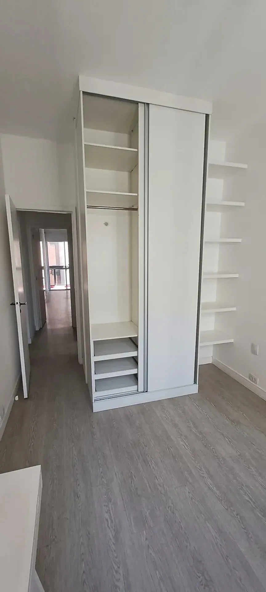 Apartment, 92 m², with a glass-enclosed balcony — photo 13