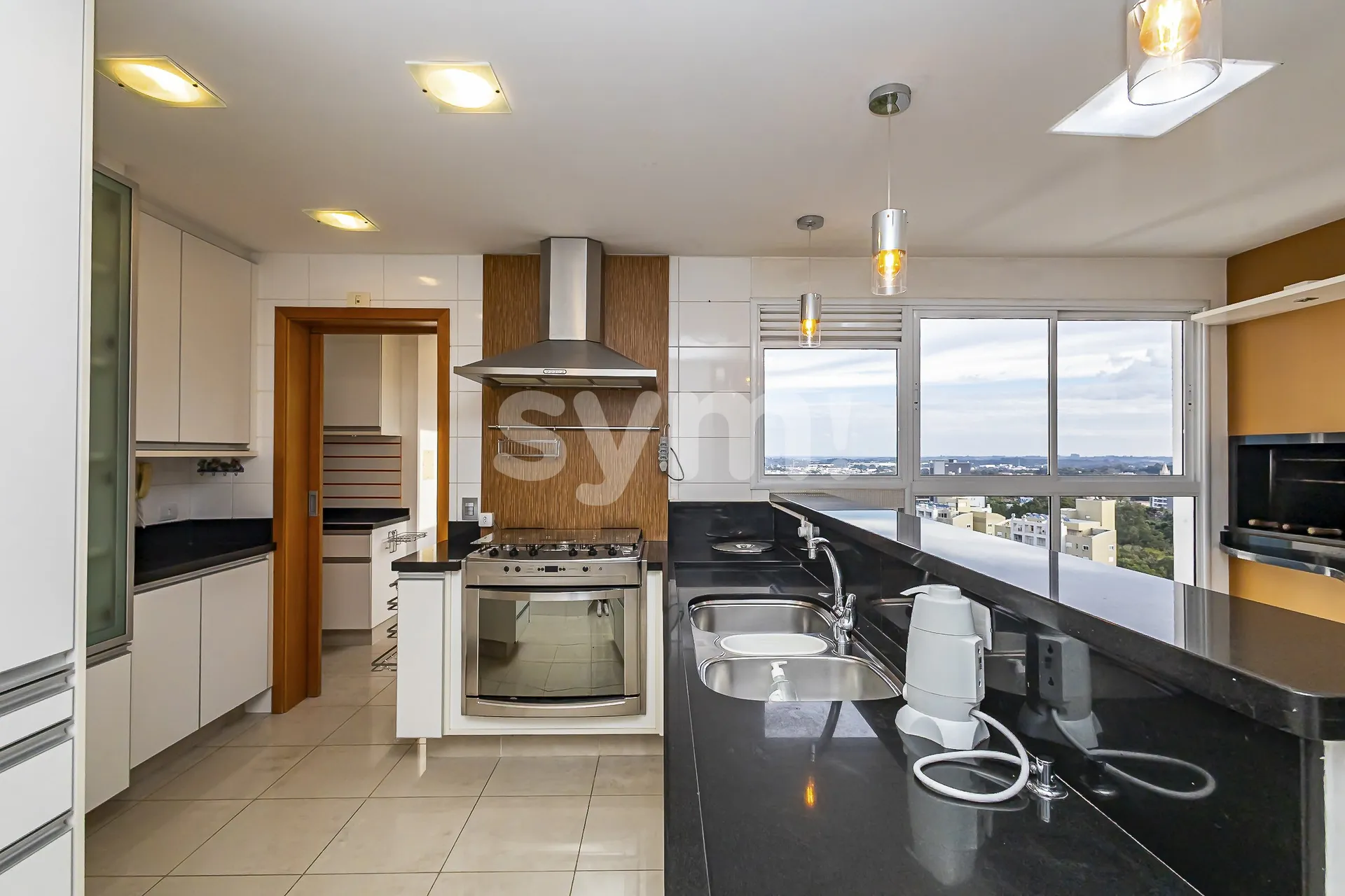 3-bedroom apartment with private BBQ on balcony — photo 9