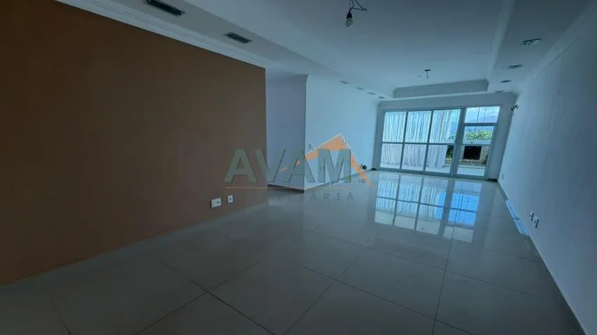 Glass-enclosed balcony in a 3-bedroom apartment, 80 m² — photo 13