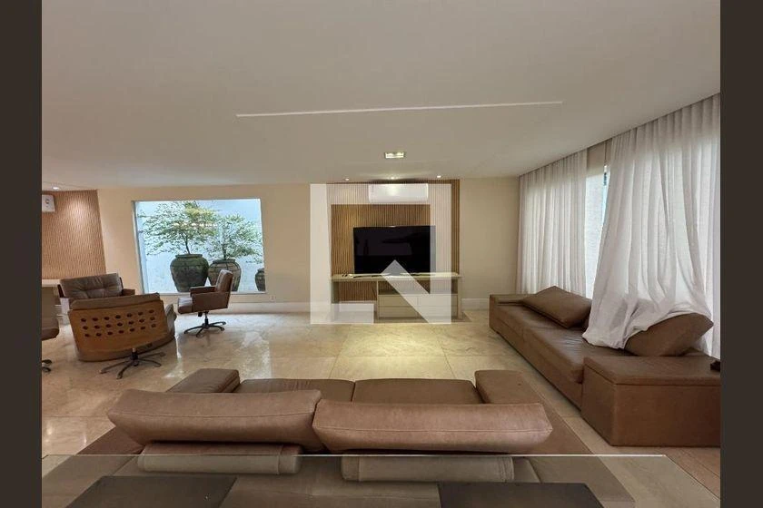 5 quartos e banheira: casa de 1000 m² — photo 16