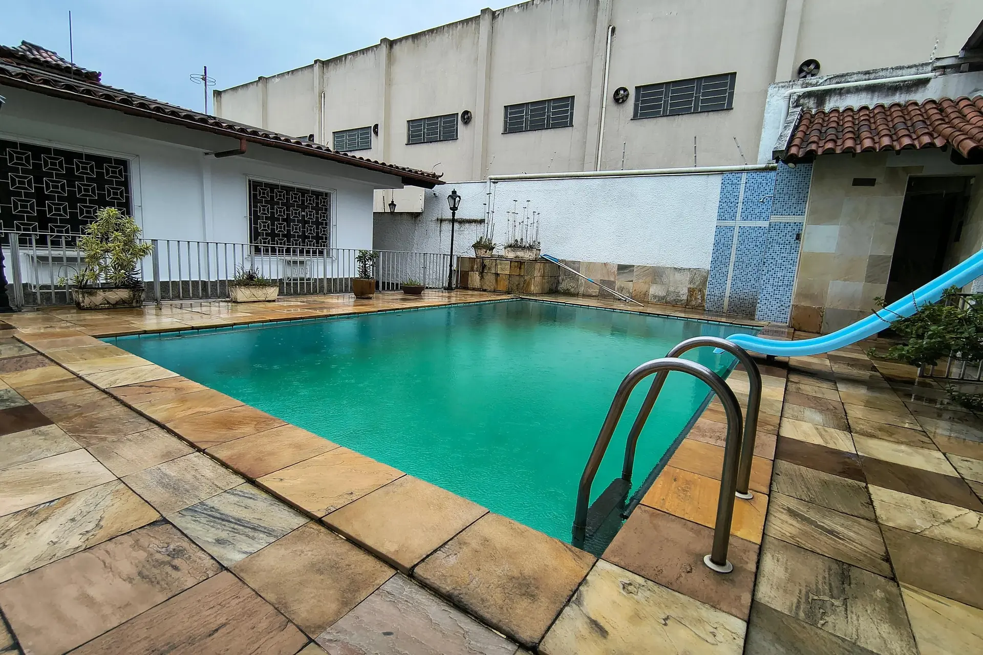 Jacuzzi y 3 dormitorios: casa de 742 m² — photo 6
