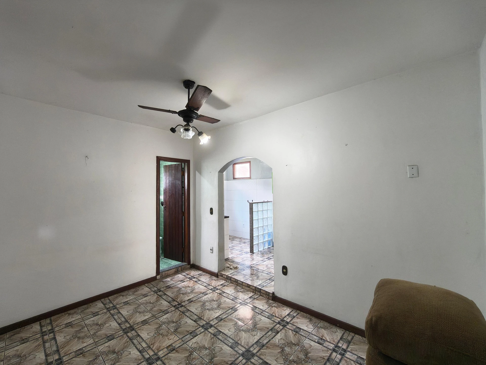 2-bedroom house with floor-to-ceiling windows — photo 11