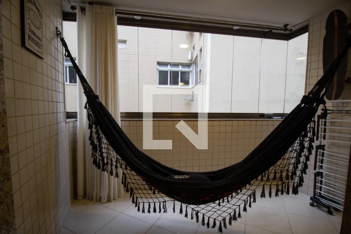 Furnished apartment with 2 en-suite bedrooms and desk — photo 10