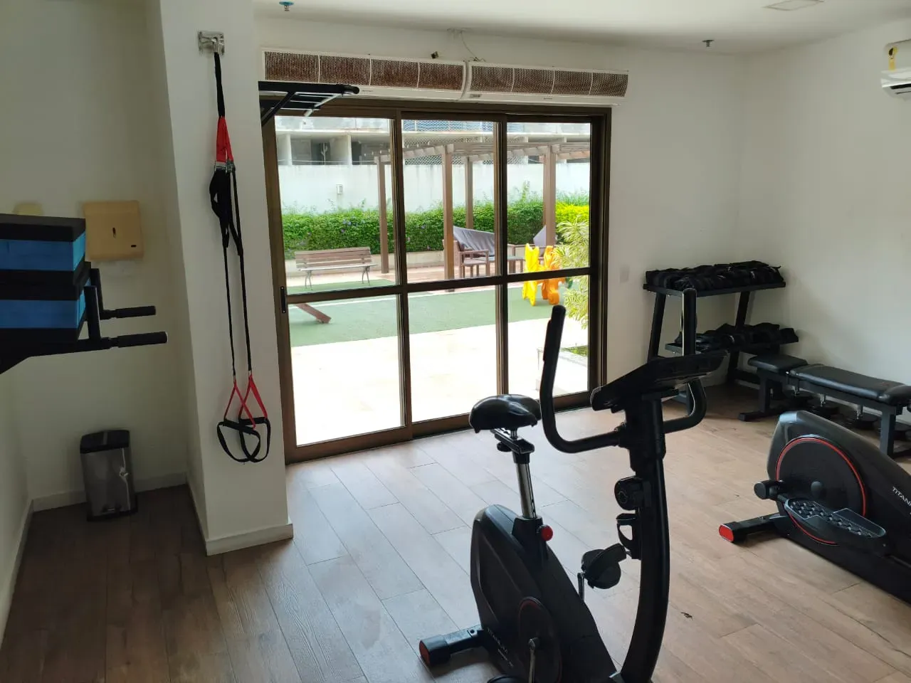 2-bedroom apartment in a building with a gym — photo 7