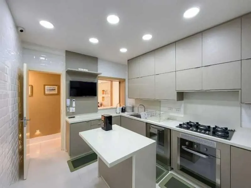 Furnished 2-bedroom apartment with 5 bathrooms — photo 21