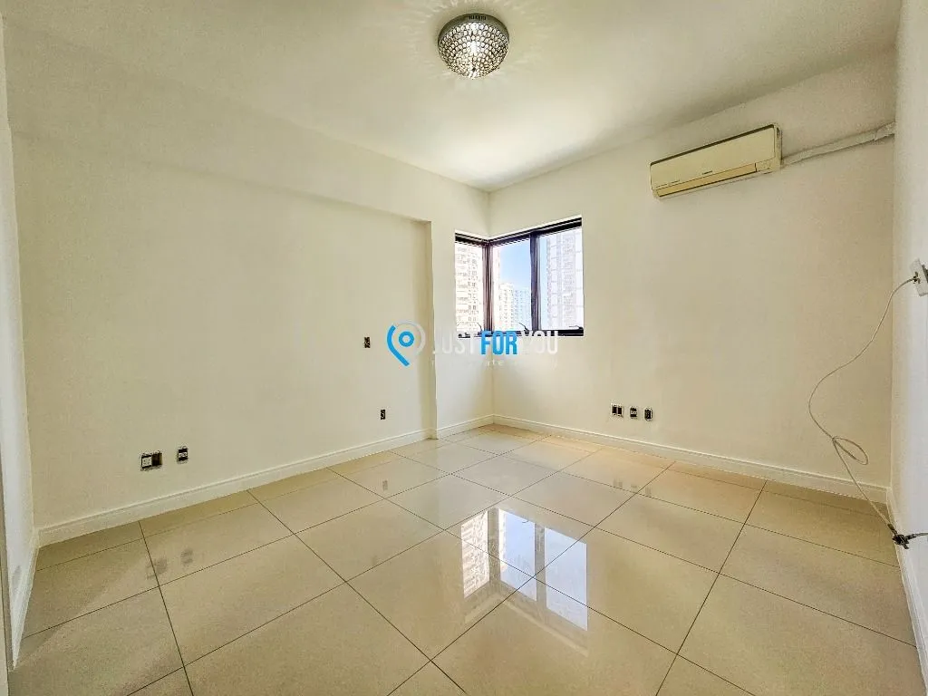 Apartment, 106 m², with a walk-in closet — photo 3