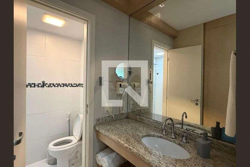 Студия 37 м² с балконом и компактной кухней — photo 19