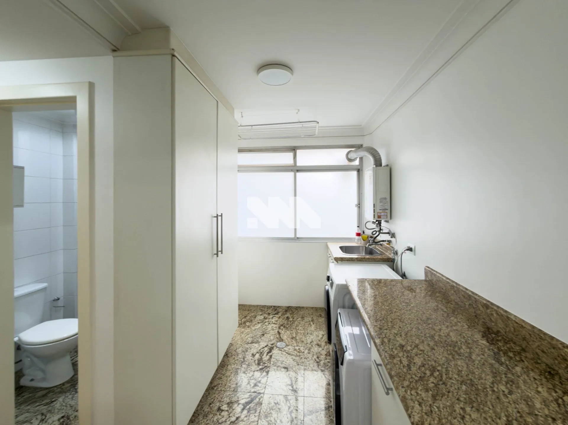Apartment on the 6th floor with a home office — photo 22