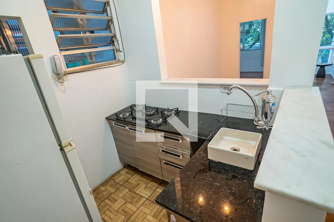 One-bedroom apartment with wood or laminate floors — photo 2