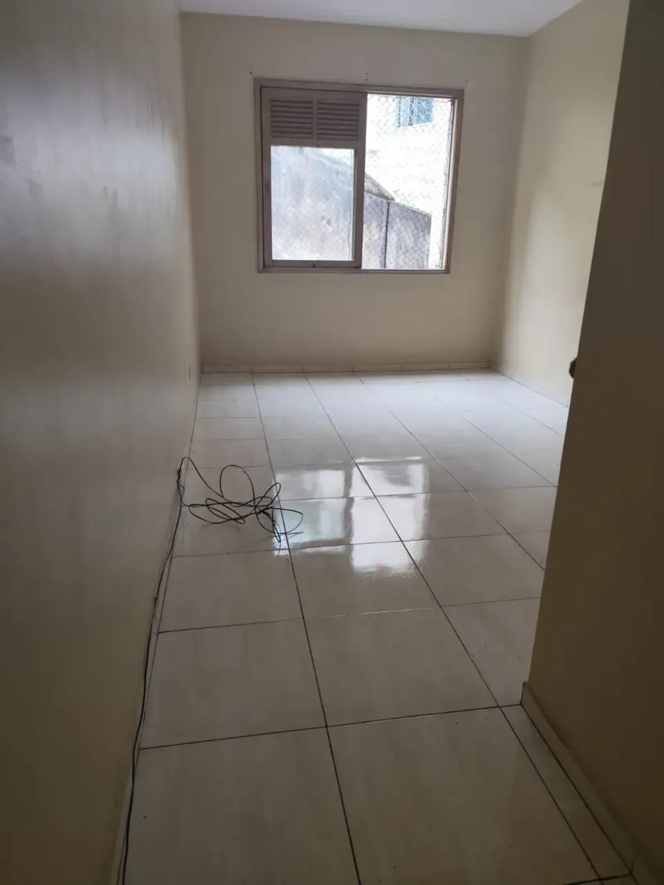 Unfurnished apartment with 2 bedrooms and a glass shower — photo 3