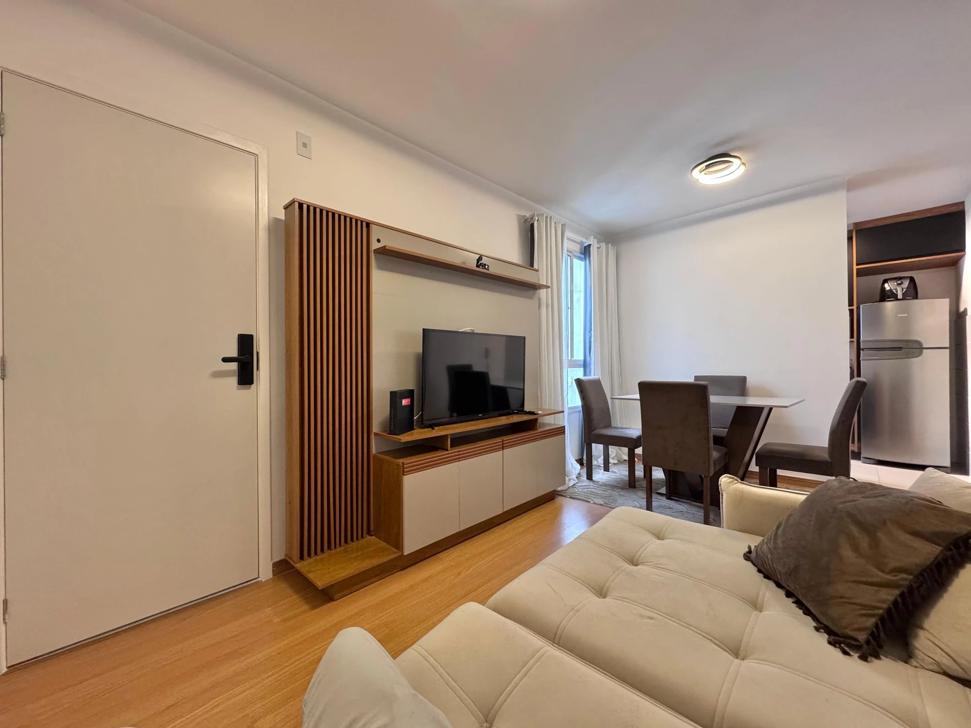 Furnished apartment with 2 bedrooms and a balcony — photo 38