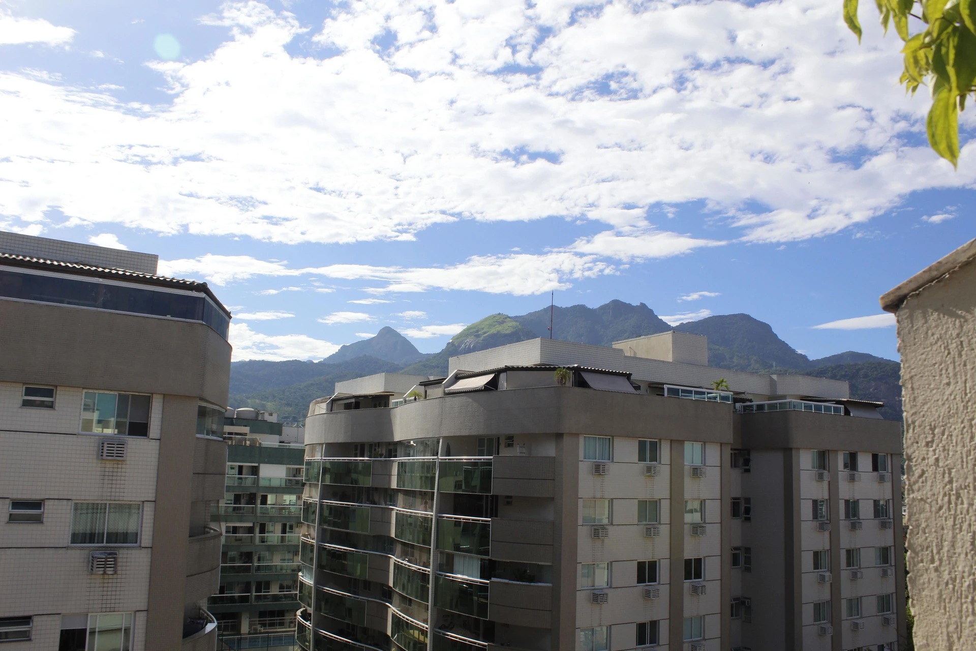 Furnished apartment with 3 bedrooms and 3 bathrooms — photo 30