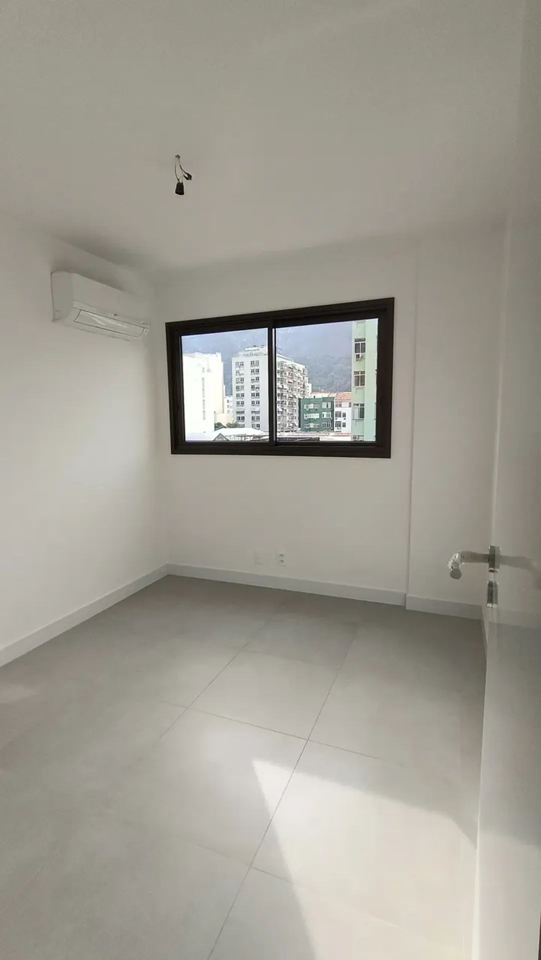 Квартира 73 м² с застеклённым балконом и видом на горы — photo 3