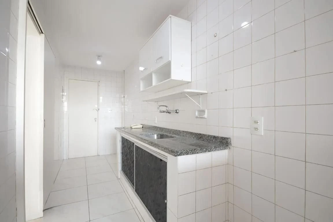 One-bedroom apartment with a park view in Rio de Janeiro — photo 5