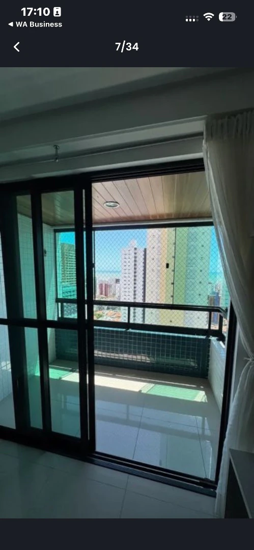Квартира 70 м² із заскленим балконом та робочим місцем — photo 12