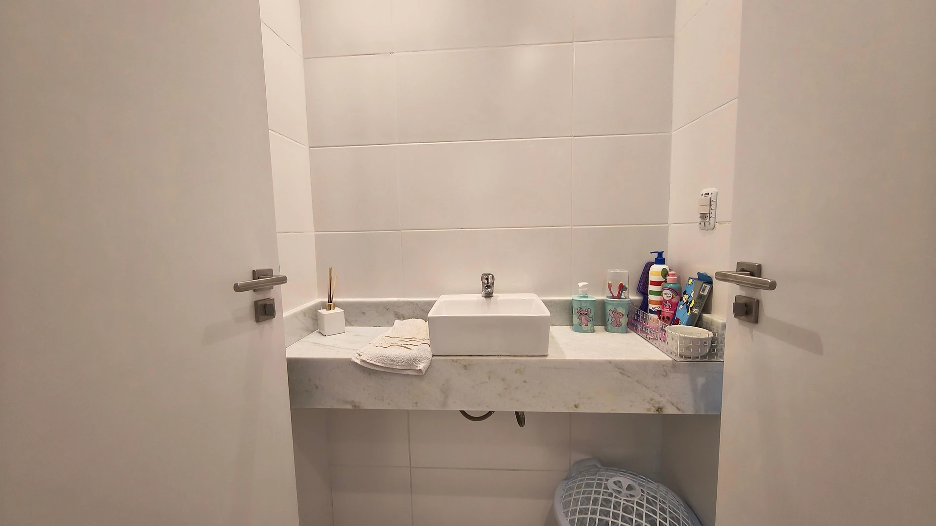 Jacuzzi in a 5-bedroom house, 350 m² — photo 48