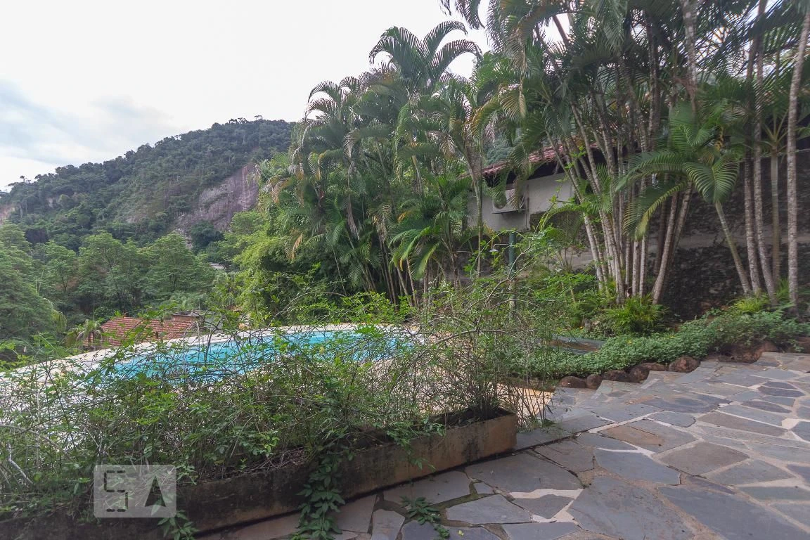 Condo house with 4 bedrooms and 400 m² — photo 65