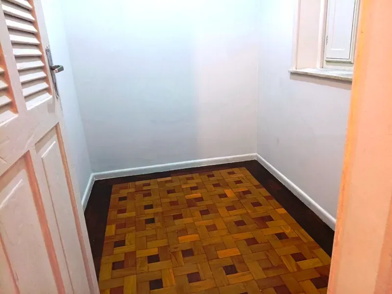 72 m² rental apartment with 2 bedrooms and glass balcony — photo 31