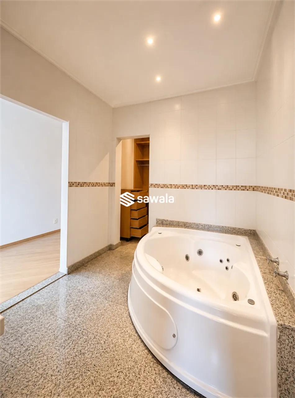 House with 5 bedrooms and a gas open-plan kitchen — photo 8